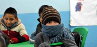 Informan que escuelas se mantienen abiertas pese a bajas temperaturas