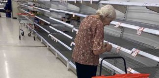 Captan a abuelita llorando en supermercado, ya no había nada