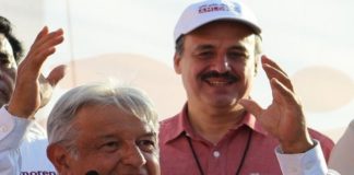 DESENTUERTOS: SE PRESENTA ESPINO COMO CLON DE AMLO