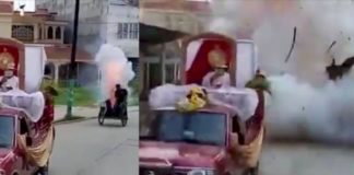 Muere al explotar su triciclo por pirotecnia en procesión de Tabasco