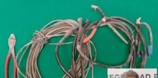 Sorprendieron a ladrón robando cables de negocio