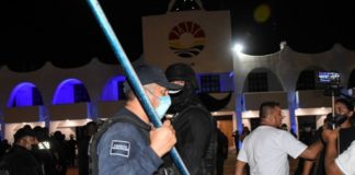 Con detonaciones dispersan protesta contra feminicidio en Cancún