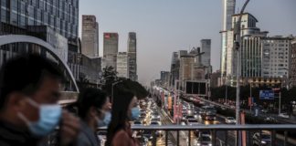 Mutaciones de virus ‘hunden’ optimismo de salir de pandemia aun con más vacunas cerca