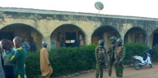 Grupo armado secuestra a más de 40 personas en escuela de Nigeria