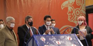 Regalan 10 autos, 10 motos y 100 laptops a cumplidos del Predial