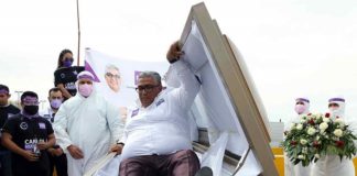 Carlos Mayorga ‘sale del ataúd’ y arranca campaña por el PES