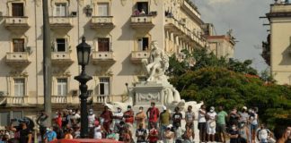 ‘Abajo la dictadura’, claman miles en Cuba en sorpresiva protesta