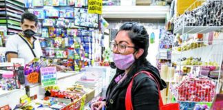 Papelerías buscan salvarse… pero no con venta de útiles