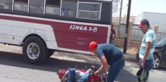 Se lesiona motociclista al pasar por vías del tren