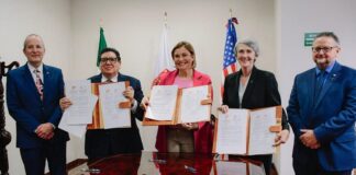 Firman convenio con UTEP para becar a estudiantes sobresalientes