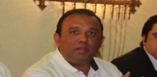 DESENTUERTOS: AMAGAN PIRO MANÍACOS AL SECRE DEL AYUNTAMIENTO Y LO HACEN RETROCEDER