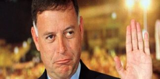 DESENTUERTOS: LE ZUMBAN LAS OREJAS AL EMBAJADOR VENEZOLANO