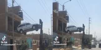 Video: sujeto saca su vehículo del segundo piso con un montacargas