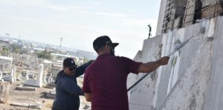 Limpia el panteón de la colonia Chaveña por celebración del Día de Muertos