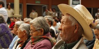 Adultos mayores viven al día con 60 pesos en la bolsa