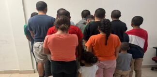 Rescatan a madre ecuatoriana y sus tres hijos