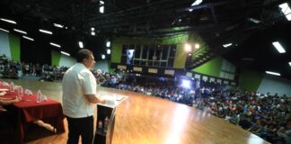 Entrega el Gobierno Municipal becas para el ingreso a la universidad