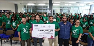 Alcalde entrega becas de acceso a la Universidad Tecnológica Paso del Norte