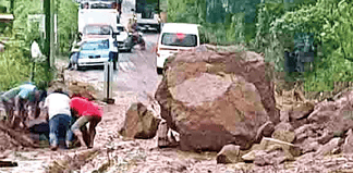 Se desborda río en Juchitán por lluvias