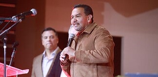 Asisten alcalde y su esposa al concierto Blanca Navidad Sinfónica en apoyo a las nobles causas