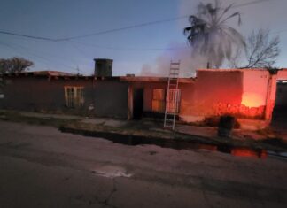 Atienden incendio en vivienda de la calle 20 de Noviembre