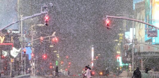 Nueva York decreta toque de queda por tormenta invernal histórica