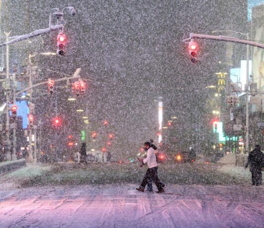 Nueva York decreta toque de queda por tormenta invernal histórica